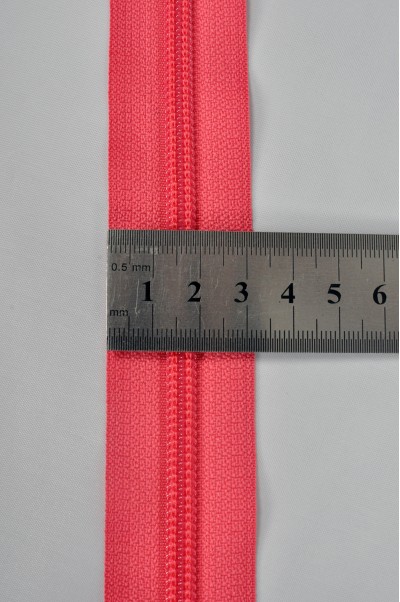 ZIP032  5號拉鏈  成衣單頭拉鏈   聚酯牙拉鏈款式  密尾拉鏈  不設單獨拉鍊訂購 側面照